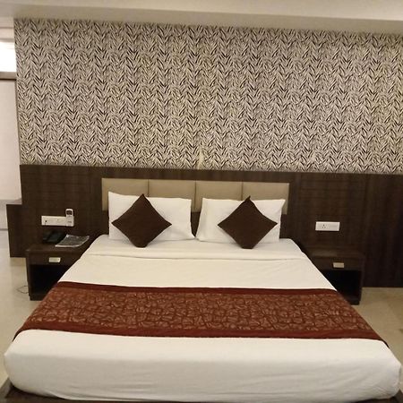 The Contour Hotel 구와하티 외부 사진