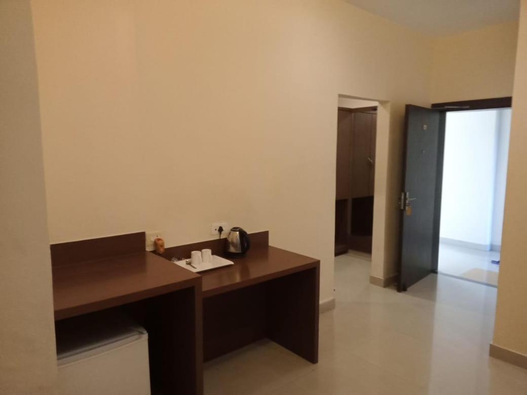 The Contour Hotel 구와하티 외부 사진