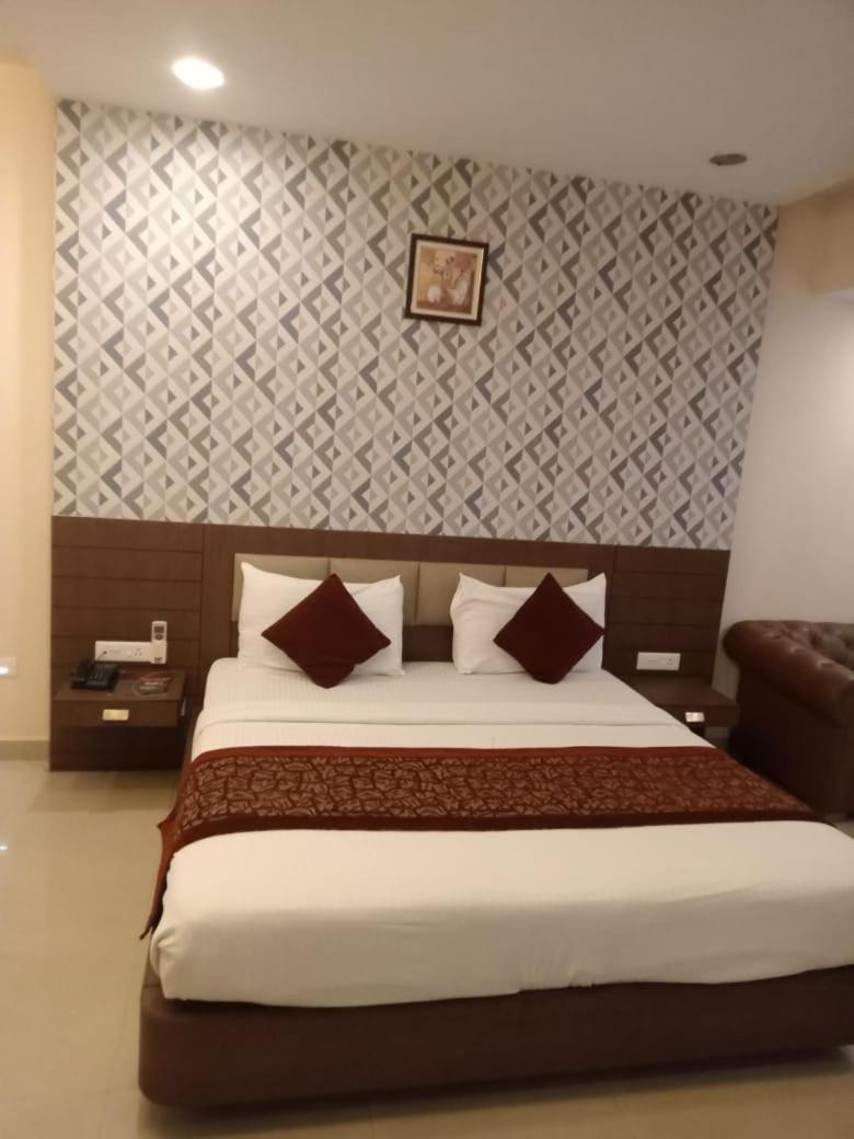 The Contour Hotel 구와하티 외부 사진