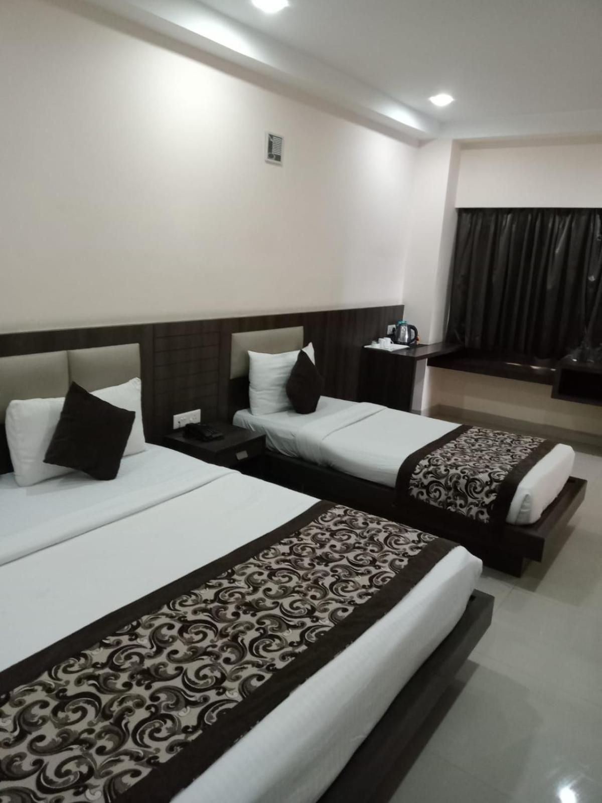 The Contour Hotel 구와하티 외부 사진