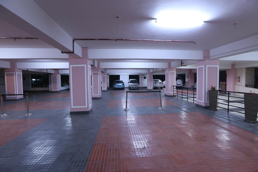 The Contour Hotel 구와하티 외부 사진