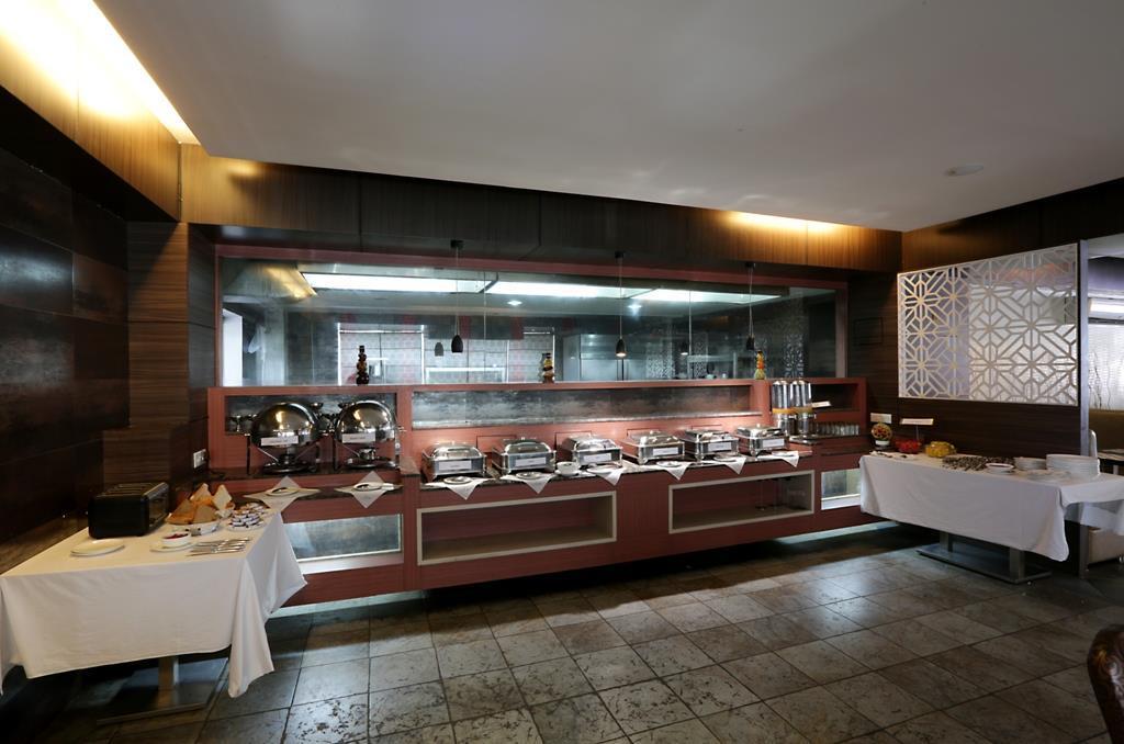 The Contour Hotel 구와하티 외부 사진