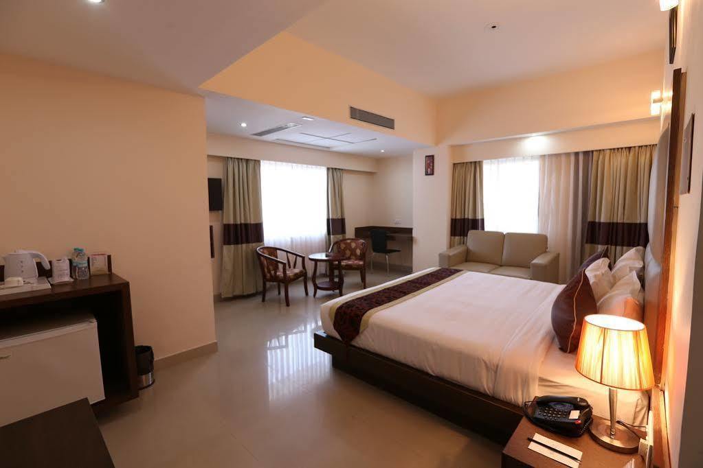 The Contour Hotel 구와하티 외부 사진
