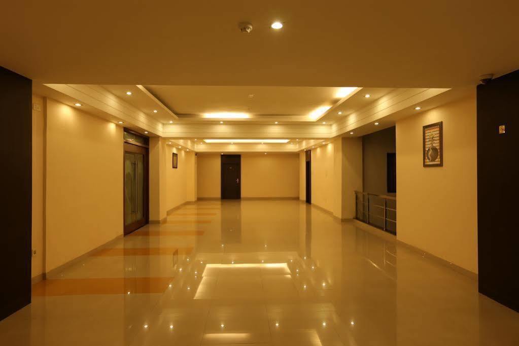 The Contour Hotel 구와하티 외부 사진