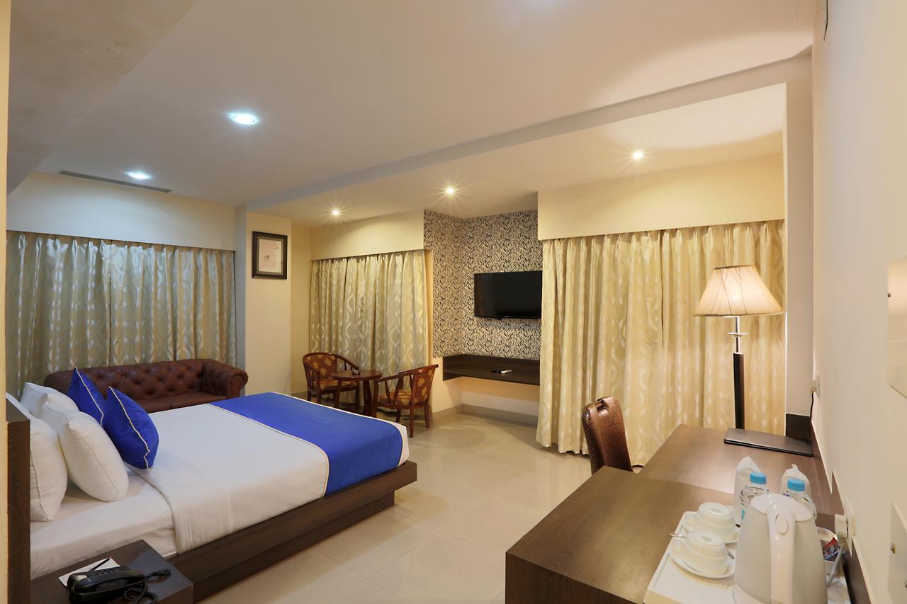 The Contour Hotel 구와하티 외부 사진