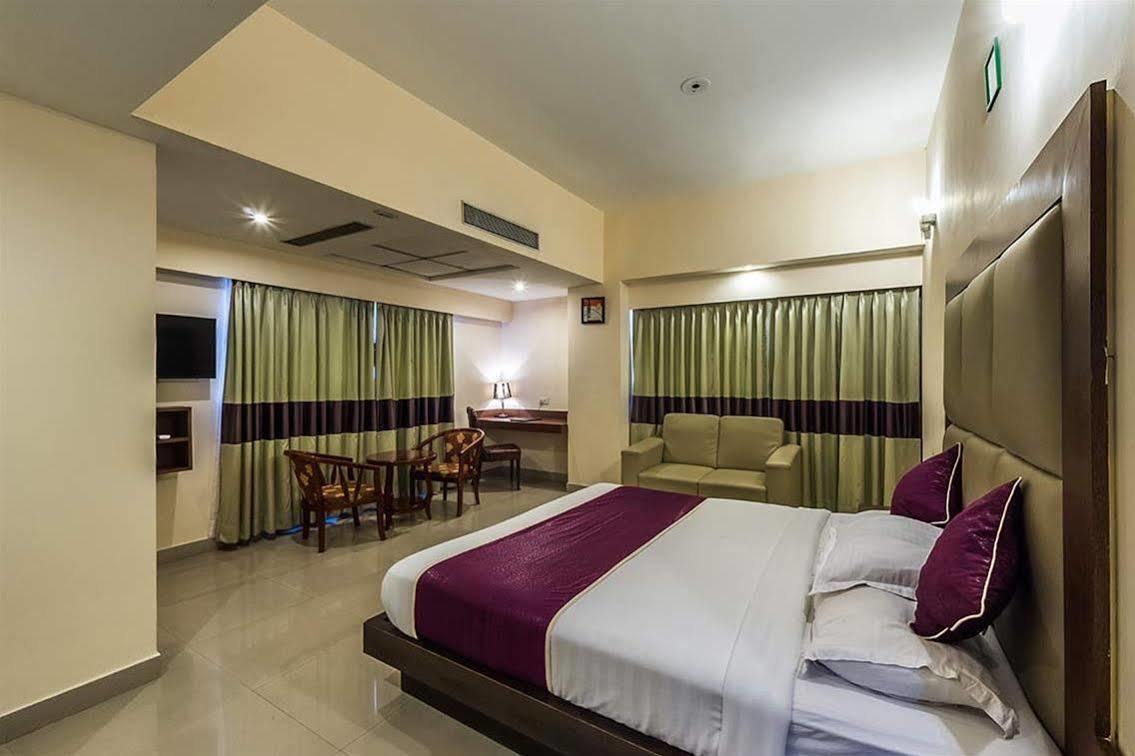 The Contour Hotel 구와하티 외부 사진