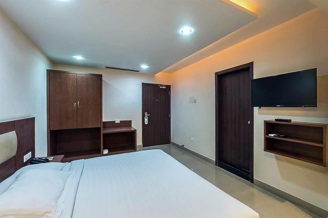 The Contour Hotel 구와하티 외부 사진