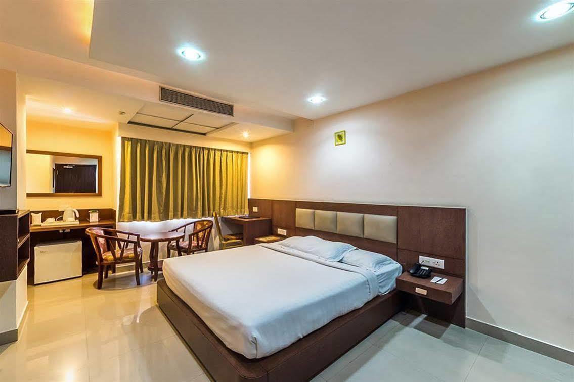 The Contour Hotel 구와하티 외부 사진