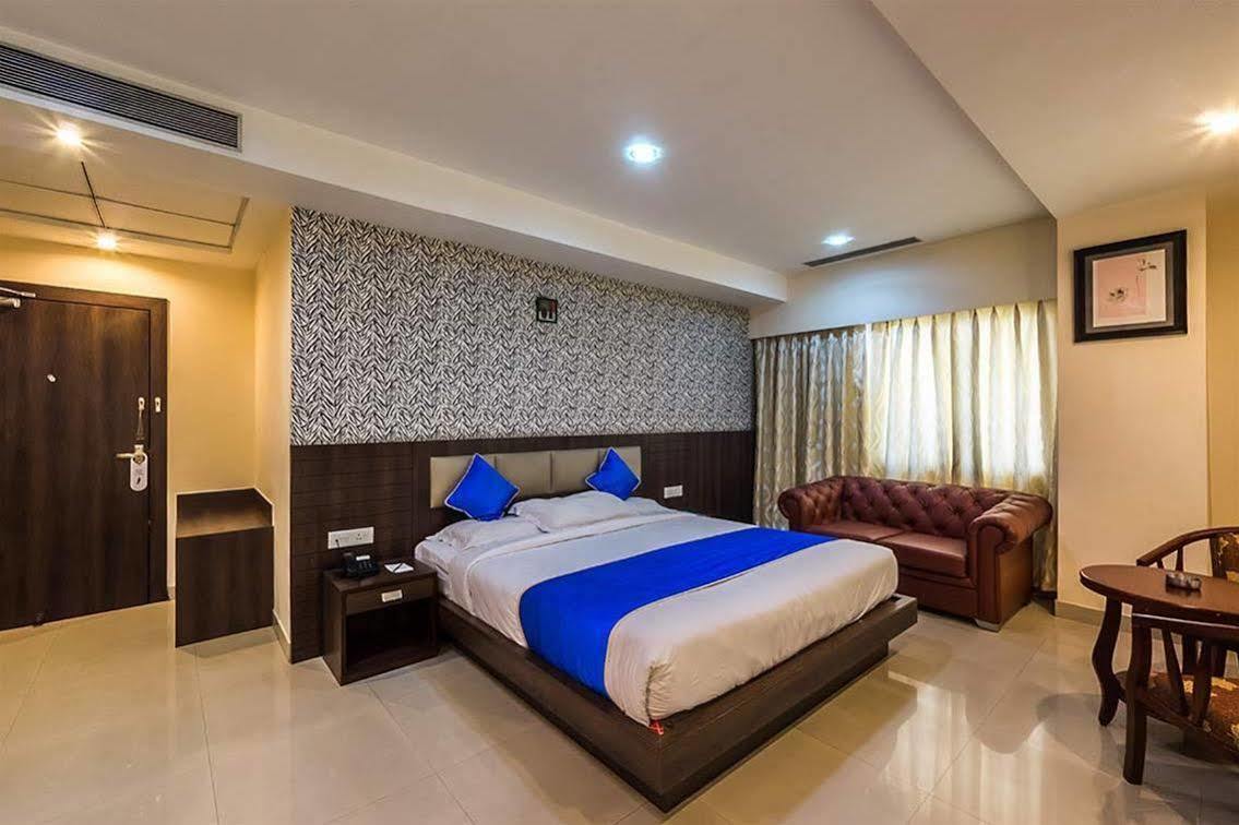 The Contour Hotel 구와하티 외부 사진